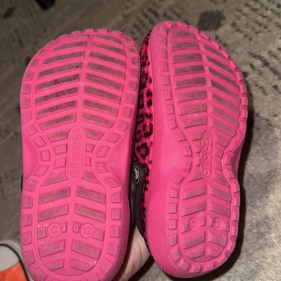 Girls Fur Lined Leopard Pink crocs size 12 - Picture 3 of 3